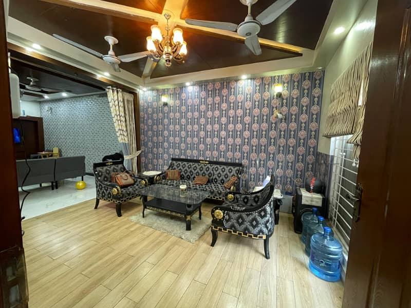 8 Marla House Near Park with 4 bedrooms availale for sale at a very prime location of Usman Block, Bahria Town Lahore 3