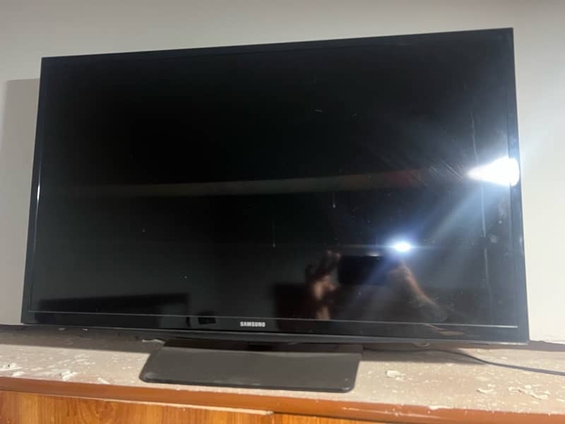 Samsung 32 inches lcd tv 1