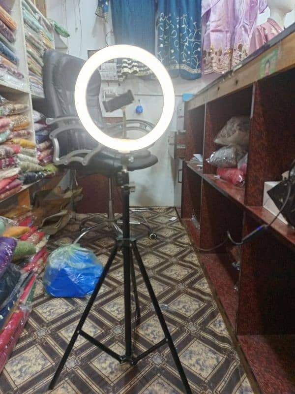 stand with 3d ring light 5