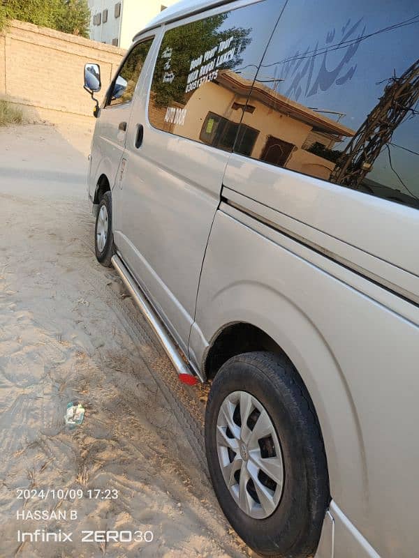 Toyota Hiace 2010 1