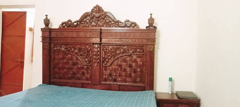 wooden bed set used for sale condition is good in bahwalpur 2