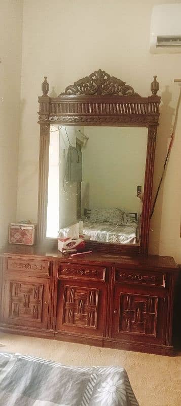 wooden bed set used for sale condition is good in bahwalpur 7