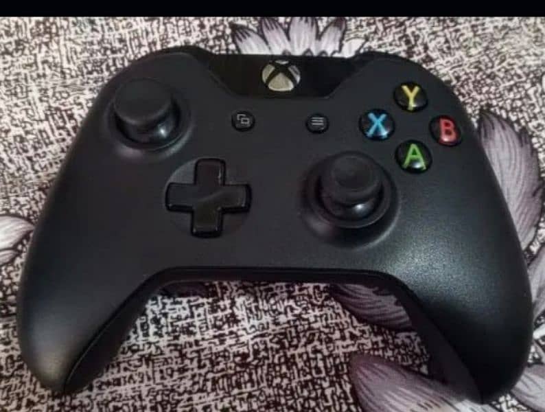 xbox 1 (1tb) with gamepass 1