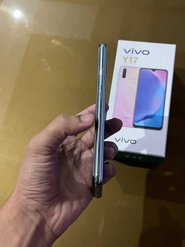 vivo y17. memory 8/256gb 1