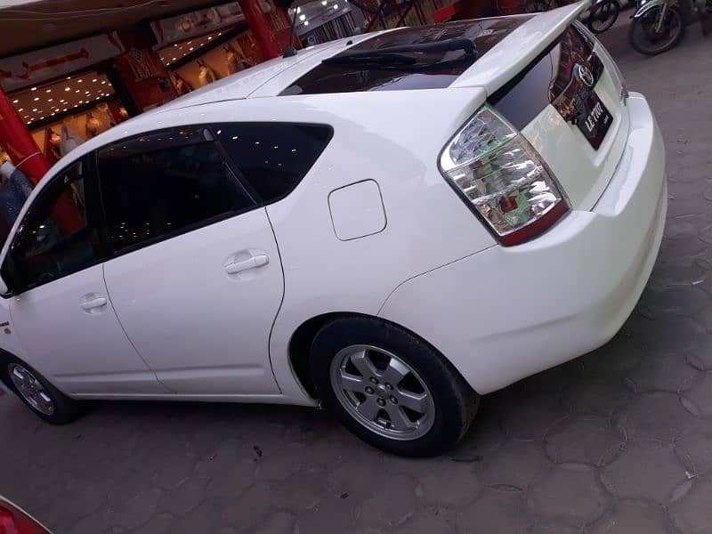 Toyota Prius 2010 import 2014 Lahore registered 7