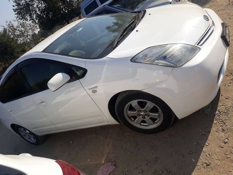 Toyota Prius 2010 import 2014 Lahore registered 10