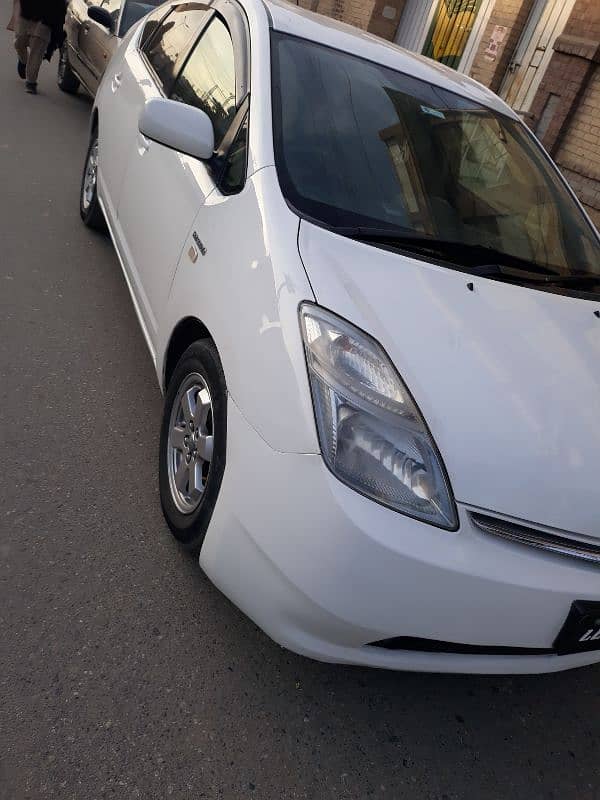 Toyota Prius 2010 import 2014 Lahore registered 11