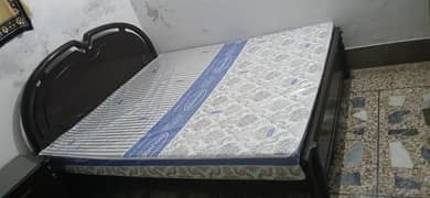 BED WITH NEW MATTRESS