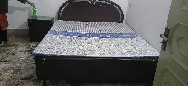 BED WITH NEW MATTRESS 4