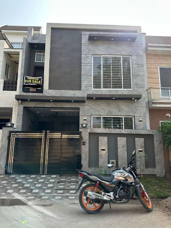 5 Marla Facing Park Brand New House For Sale In Lake City Lahore 0