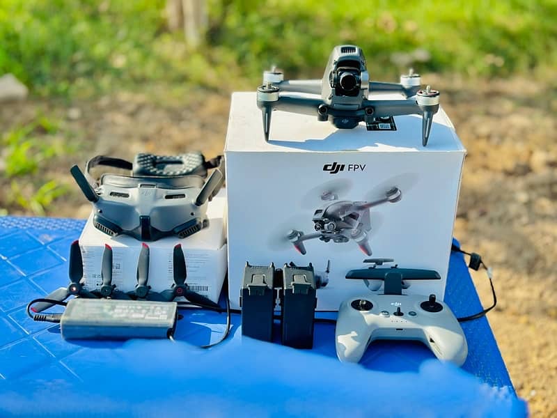 DJI FPV drone with 2 Batteries 0