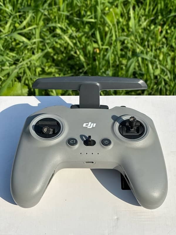 DJI FPV drone with 2 Batteries 6