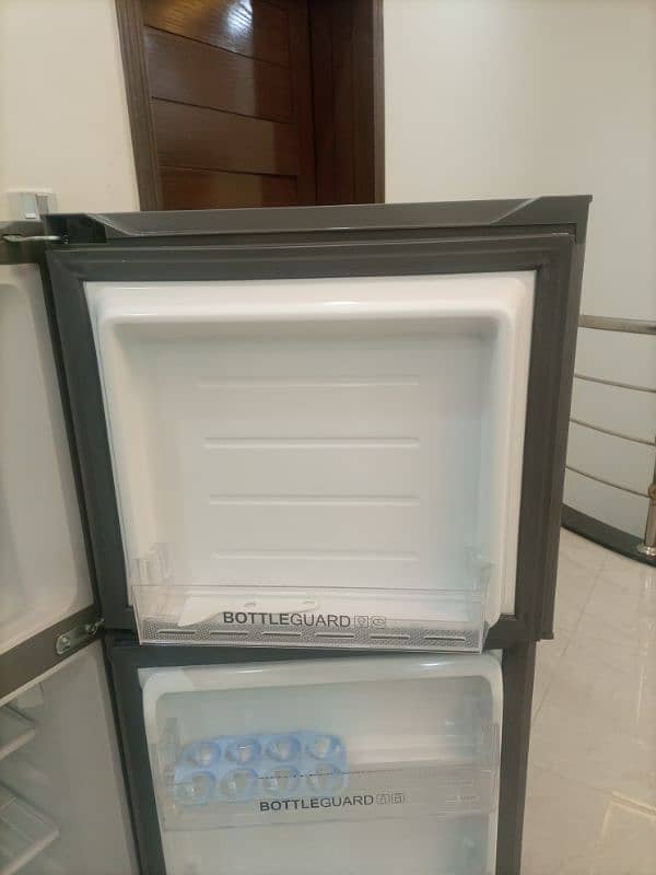 Haier Refrigerator HRF-186EBS 5