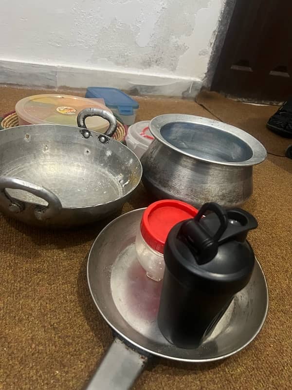 kitchen crockery for sell including Juicer Machine 0