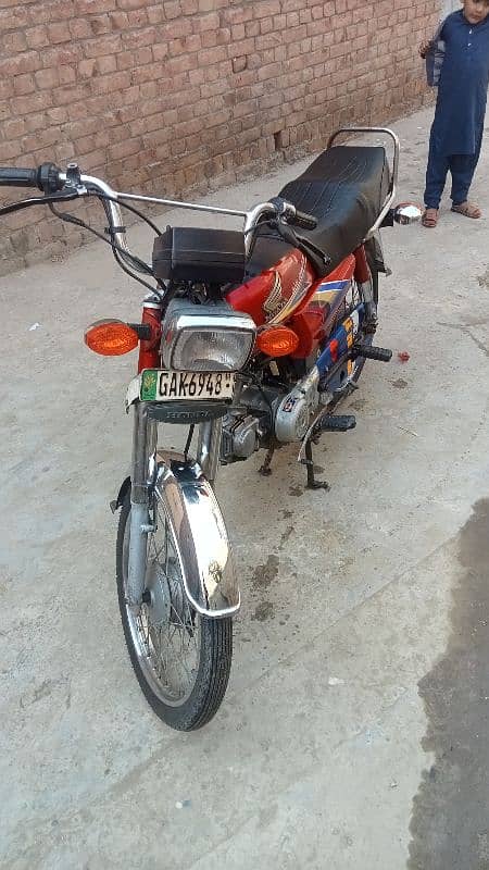 Honda 70 model 2011 Bohat achi bike hai hr chiz ok hai 3