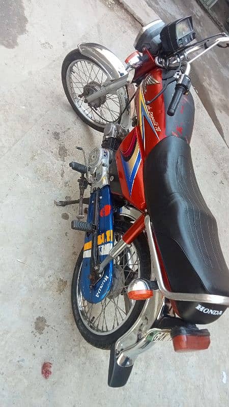 Honda 70 model 2011 Bohat achi bike hai hr chiz ok hai 4