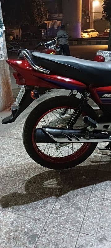 Honda Deluxe 125 model 2012 8