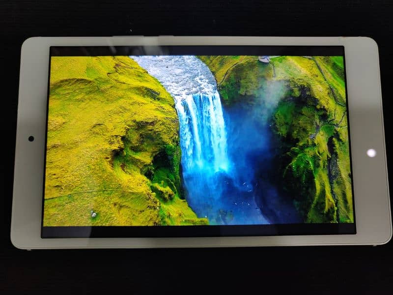 Beautiful Huawei MediaPad M3 Lite Tablet - Best for Content and Gaming 1