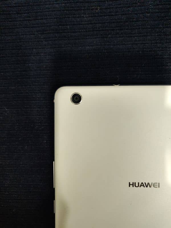 Beautiful Huawei MediaPad M3 Lite Tablet - Best for Content and Gaming 4