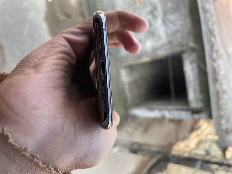 IPHONE XS 3