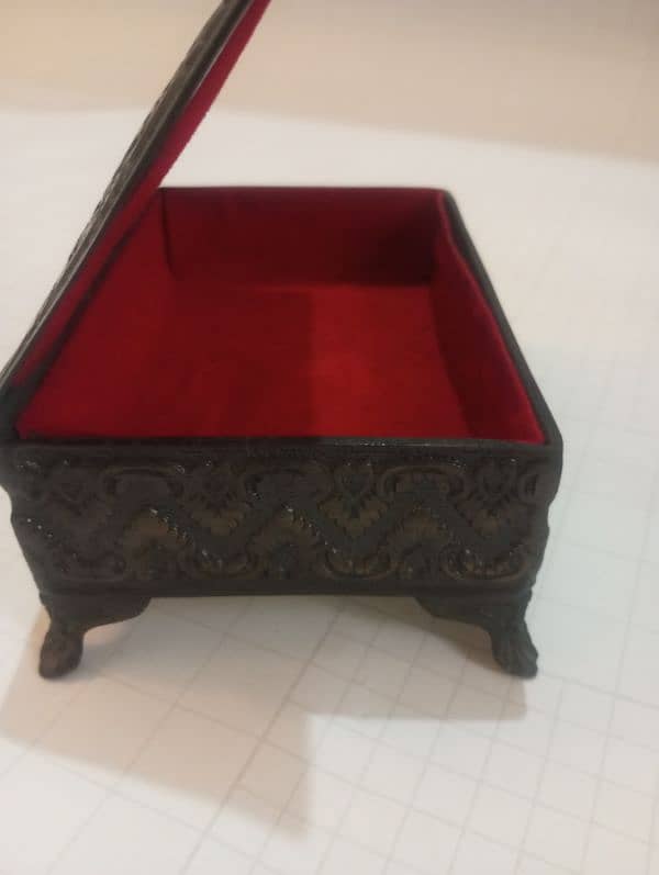 beautiful brass anteek jewelry box 0