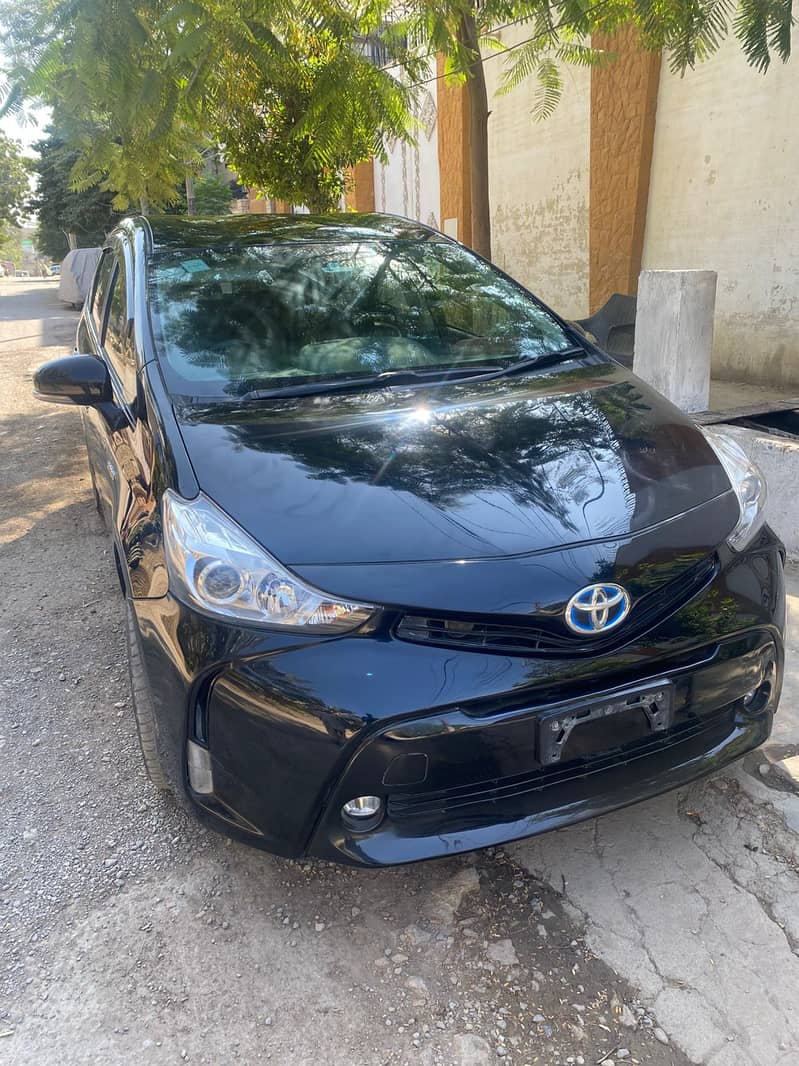 Toyota Prius Alpha 2016 0