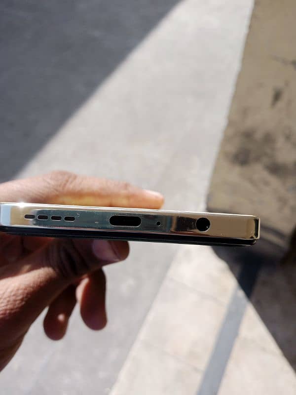 Infinix hot 40 pro in 10/9 condition 1