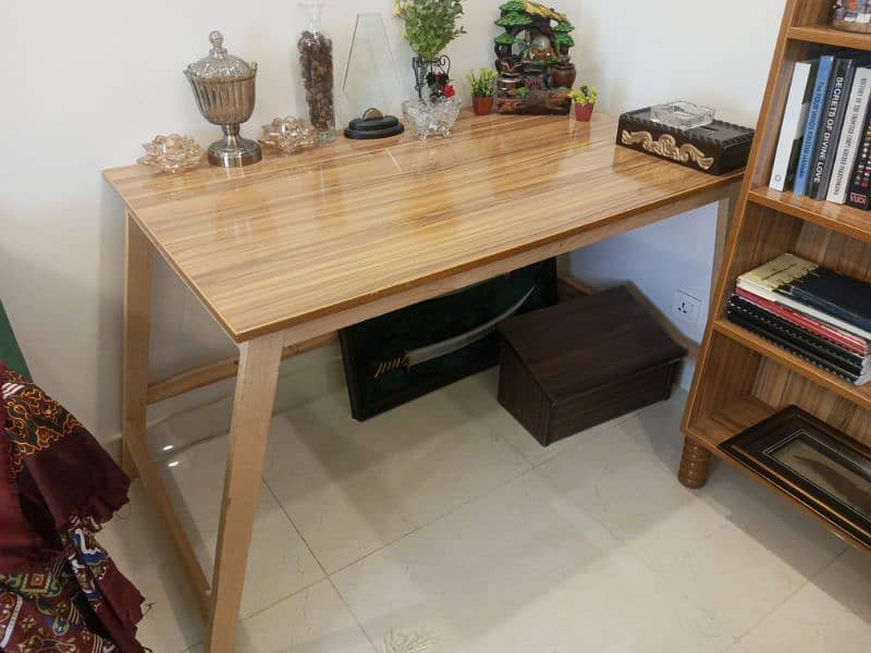 study table for urgent sale 0