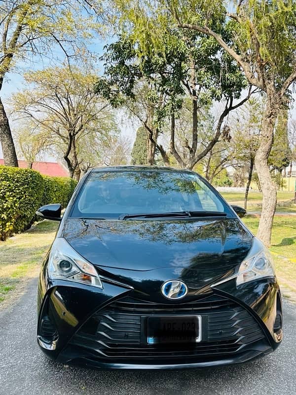 Toyota Hybrid Vitz 2018 3