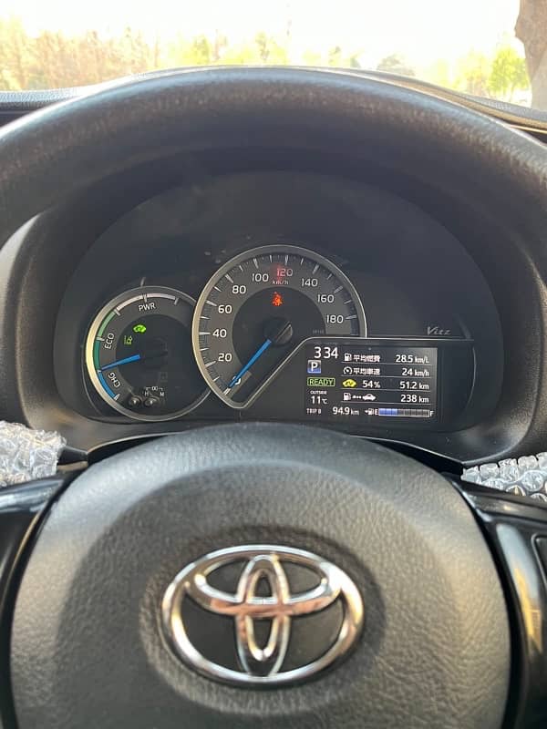 Toyota Hybrid Vitz 2018 5