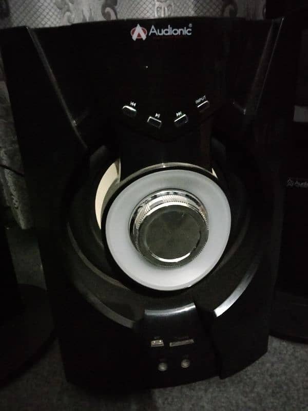 AUDIONIC speakers 0