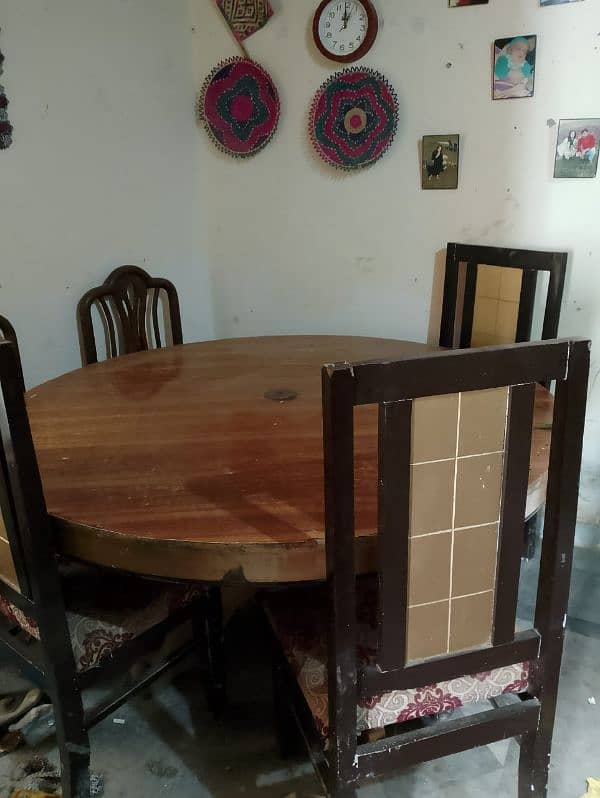 aik dining table or 4 chairs for sale 0