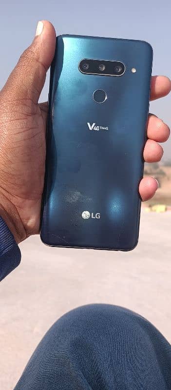 lg v40 thinq good conditon non pta. 1