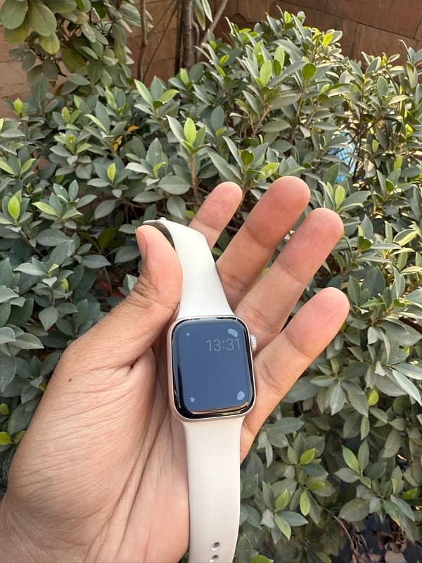 Apple watch 6SE 2023 98% battery 3