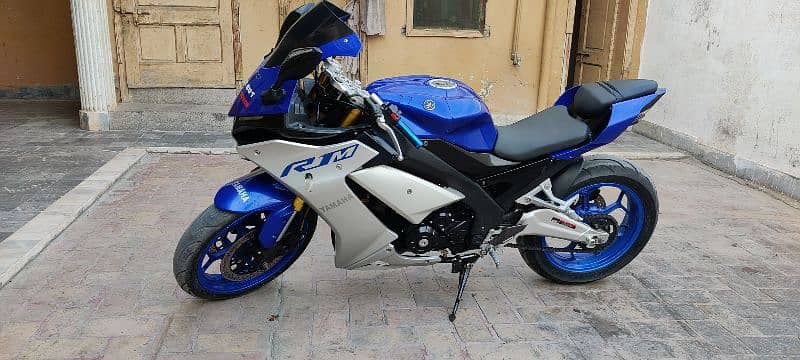 Yamaha R1M replica 22 model 400 cc 1