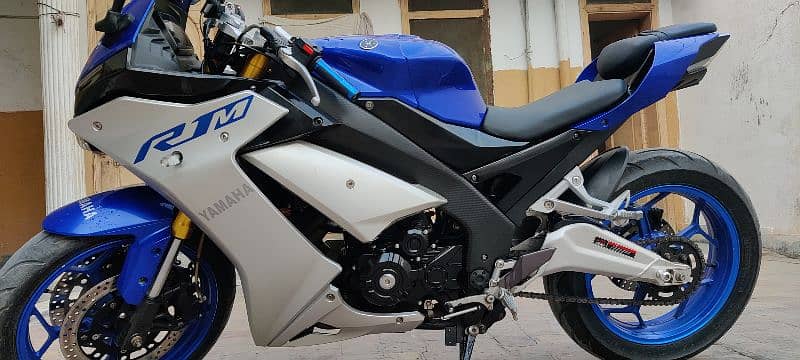 Yamaha R1M replica 22 model 400 cc 3