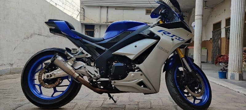 Yamaha R1M replica 22 model 400 cc 8