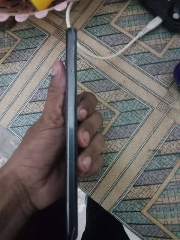 oppo a 58 4 mounth used daba chargar varanti sath hai bilkul ok 4