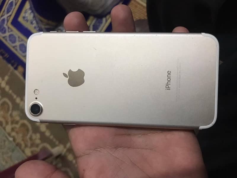 Apple iPhone 7 0