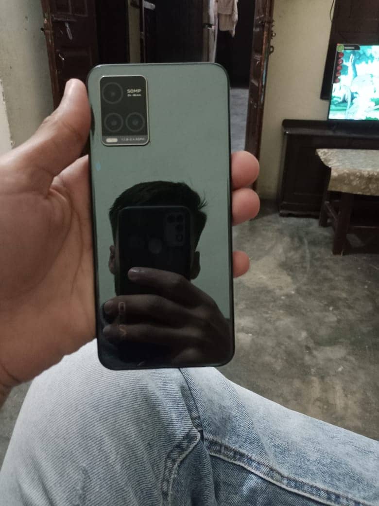 Vivo Y33s in good Condition for sale with box and charger orginal 1