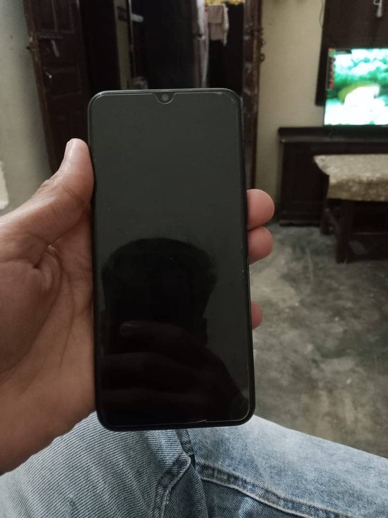 Vivo Y33s in good Condition for sale with box and charger orginal 2