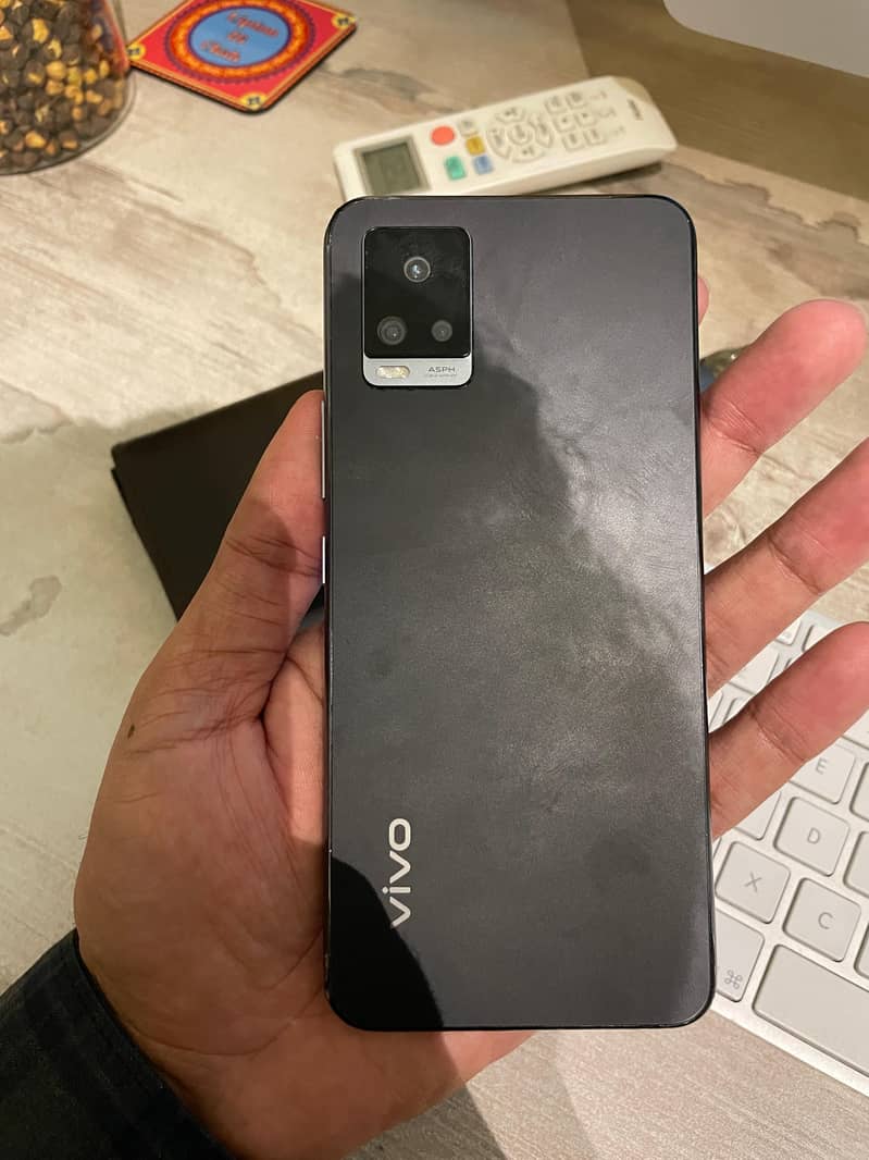 Vivo V20 1