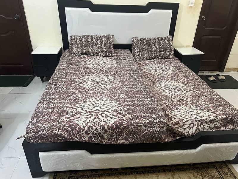 Queen size Bed 2