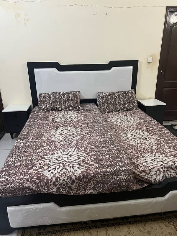 Queen size Bed 3