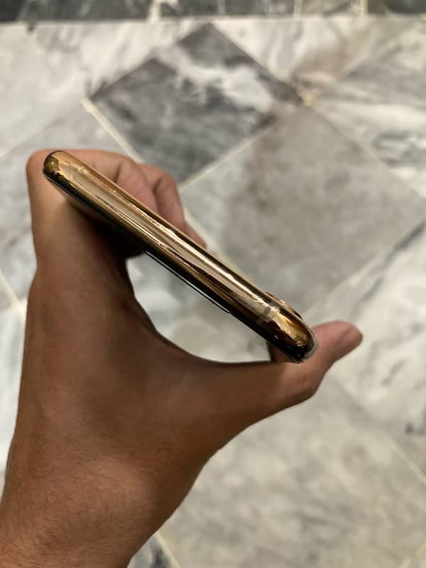 IPHONE XS MAX 256GB PTA 8