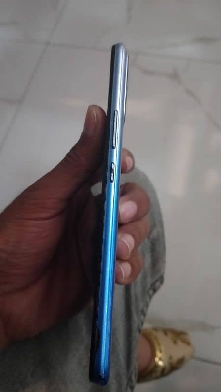 Infinix hot 12 play 4+3 gb ram 64 memory with box Only 1