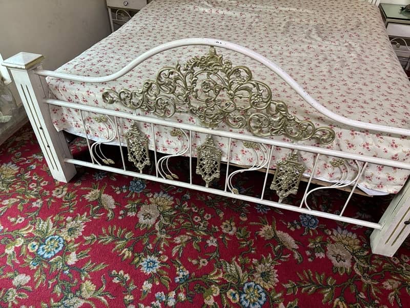 white bed set for sale in good condition 4