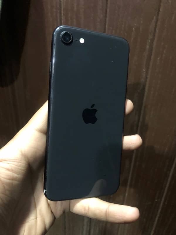 iphone se 2020 64gb pta approved no fault urgently sale 1