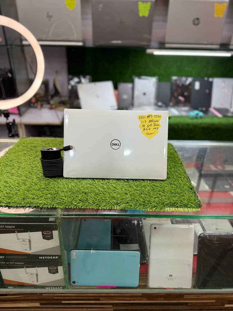 Dell XPS 13 7390 Core i7 8th Gen UHD 3