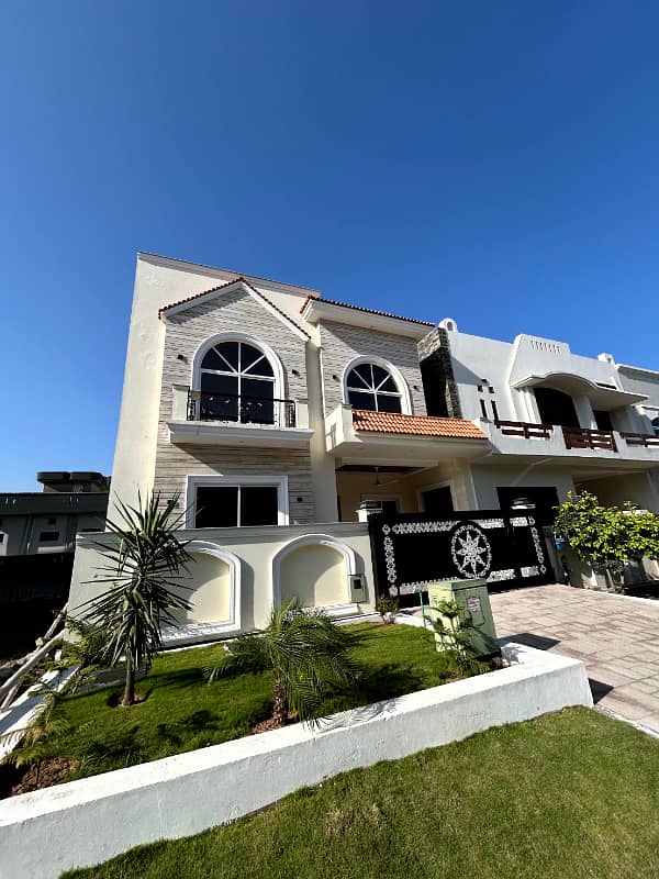 8 Marla Beautiful Brand New House Near Park Available For Sale 0